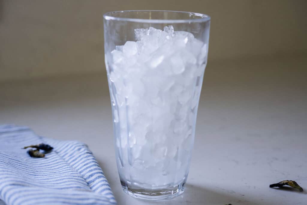 glass filled with crushed ice
